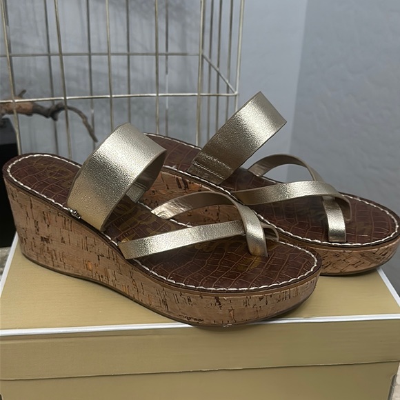 Sam Edelman Shoes - Sam Edelman Size 8 Platform Wedge GOLD Summer Sandals